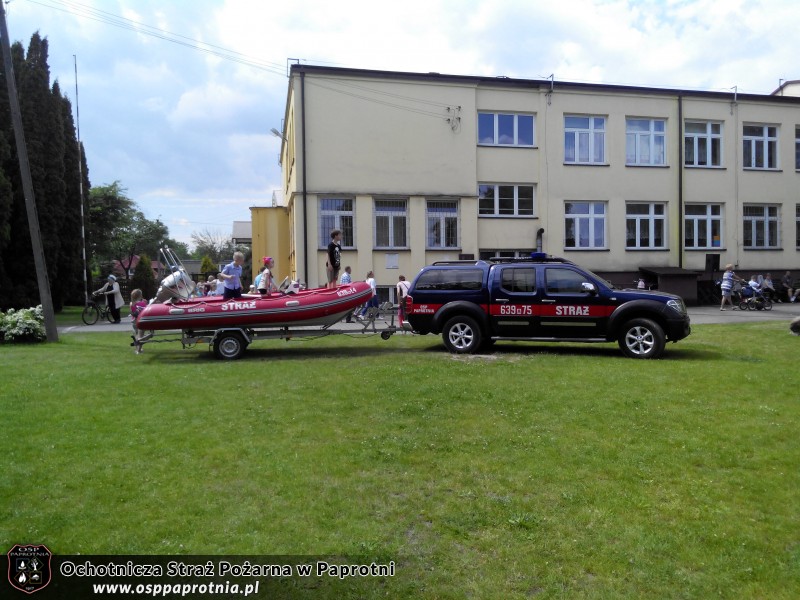 Dzień dziecka z OSP Paprotnia w szkole podstawowej 