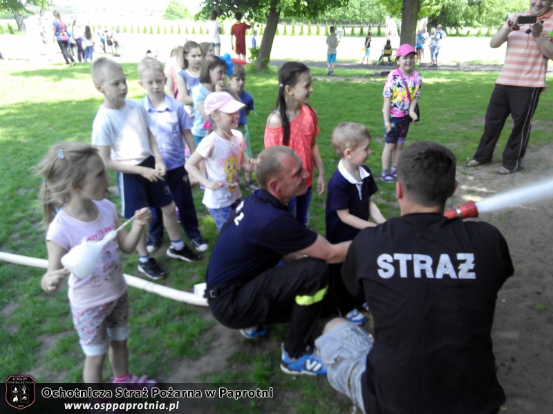 Dzień dziecka z OSP Paprotnia w szkole podstawowej 