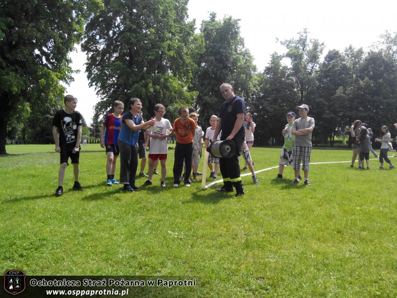 Dzień dziecka z OSP Paprotnia w szkole podstawowej 
