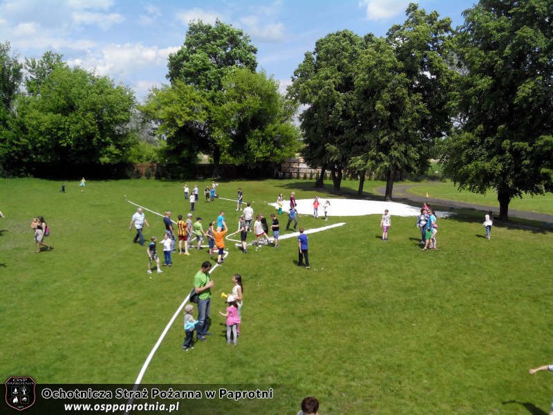 Dzień dziecka z OSP Paprotnia w szkole podstawowej 