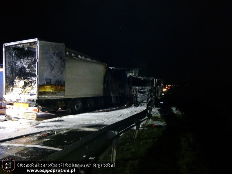 Pożar samochodu ciężarowego na wiadukcie kolejowym  obwodnicy Sochaczewa 