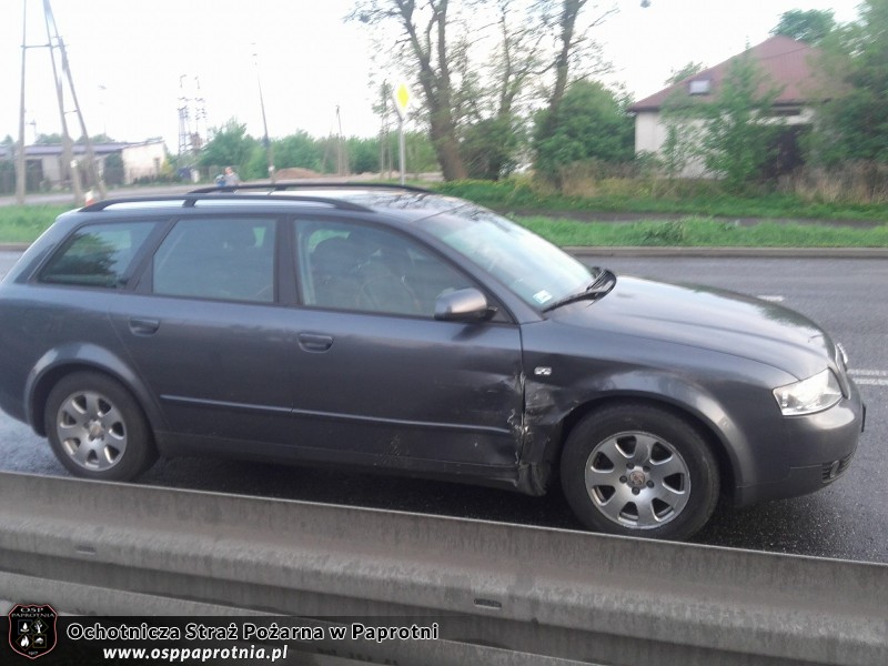 Kolizja w Paprotni na skrzyżowaniu 