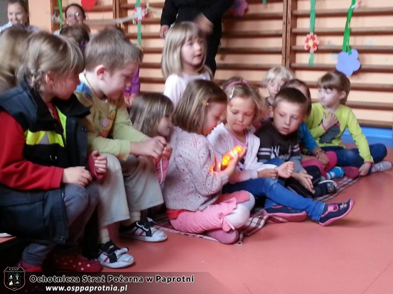 OSP Paprotnia w przedszkolu w Czarnowie
