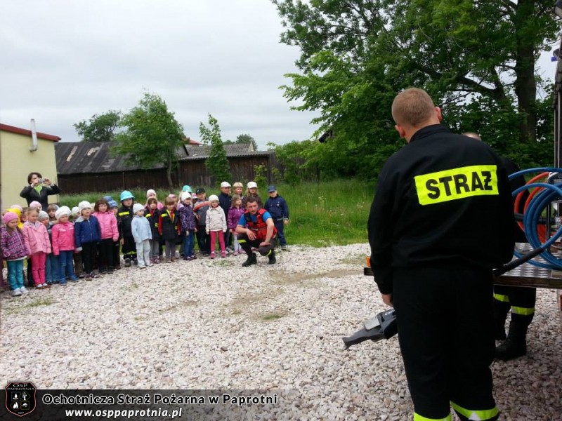 OSP Paprotnia w przedszkolu w Czarnowie