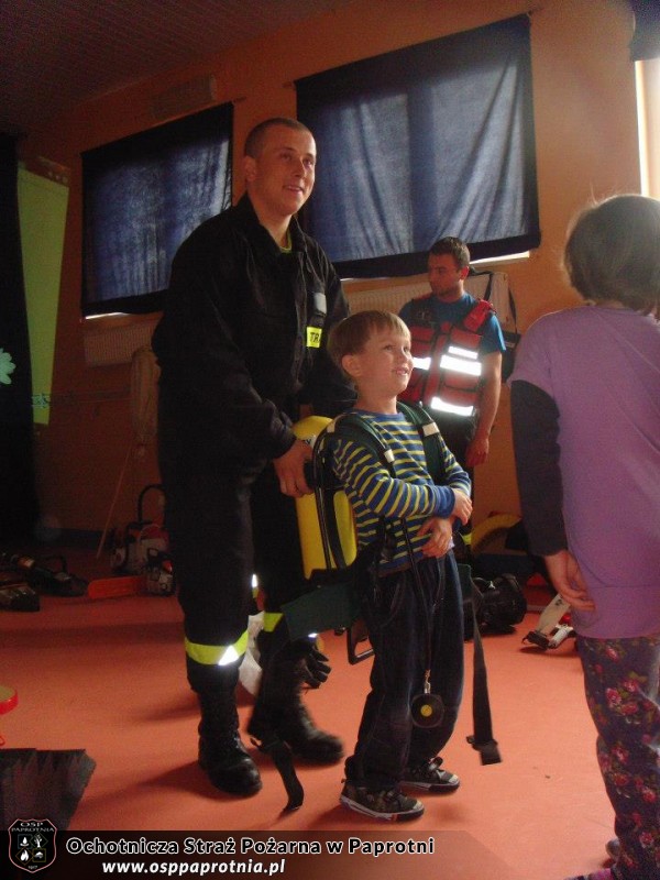 OSP Paprotnia w przedszkolu w Czarnowie